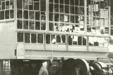 Steuerbühne des Walzwerks der Arbed Esch-Schifflange, wo Henri Adam einen etwa drei Kilogramm schweren Hebeschlüssel an der Sirene befestigte