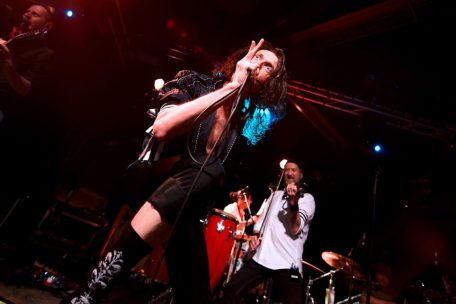 Gogol Bordello / Die Gipsy Punks fegen am Sonntag wieder durchs Atelier