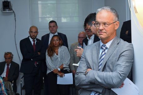 David Angel (OGBL), Sylvain Hoffmann (CSL), Nora Back (OGBL), Patrick Dury (LCGB), Romain Wolff (CGFP), Marc Wagener und Michel Reckinger (beide UEL) nach der Sozialrunde am 3. September im Staatsministerium