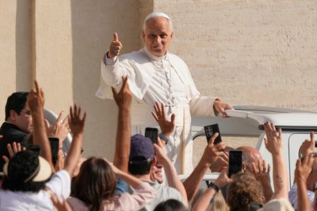 Alles beim Alten / Papst Leo gibt Interview – und bremst bei Reformansätzen der katholischen Kirche
