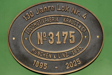 Dieses Schild ziert die Lok auf beiden Seiten