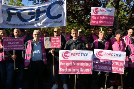 Protest / „Schweigen ist keine Option“: TICE-Beschäftigte setzen Zeichen gegen Angst und Druck