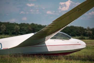 Useldingen / Segelflugzeug macht Bruchlandung  – Pilot und Passagier befreien sich selbstständig