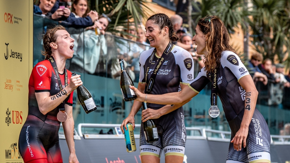 Triathlon / Jeanne Lehair feiert ihren nächsten Supertri-Erfolg 