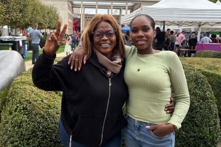 Mani Aline (l.) und Carla (r.) fühlen sich in Esch pudelwohl