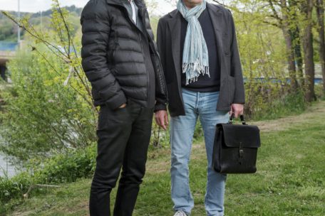 Liegt Carole Lorang besonders am Herzen: „Zwei Herren am Strand“ mit Luc Feit (l.) und Steve Karier (r.) war Frank Feitlers (1950-2023) letztes Projekt