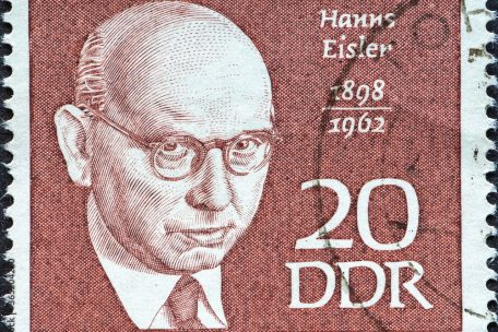 Ihm wurde eine Briefmarke gewidmet: der Komponist Hanns Eisler