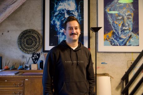 K&uuml;nstler und Galerist Yannick Tossing