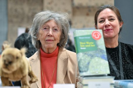 2023 bei den Walfer Bicherdeeg: die Autorin Margret Steckel (l.) und ihre Verlegerin Susanne Jaspers (r.)