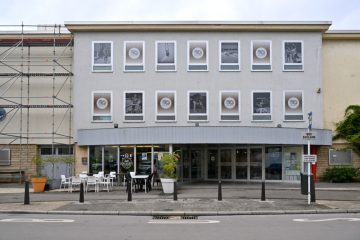 Nein zu Bargeld / Warum im Schifflinger Schwimmbad nur noch mit Karte gezahlt werden kann