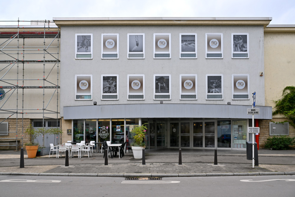 Nein zu Bargeld / Warum im Schifflinger Schwimmbad nur noch mit Karte gezahlt werden kann