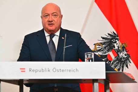 Österreich / Leere Staatskassen, hohe Inflation und lahme Konjunktur erzwingen Rosskur