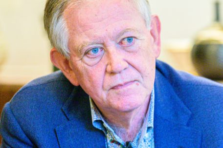 Alex Bodry est juriste, ancien ministre et député honoraire