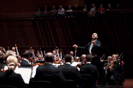 F&uuml;hrte die Wiener Philharmoniker: der Dirigent&nbsp;Tugan Sokhiev