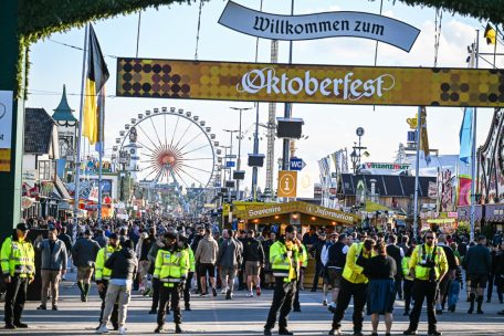 Ausnahmetag in München / Am Abend kehrt nach Entwarnung wieder Normalität auf der Wiesn ein