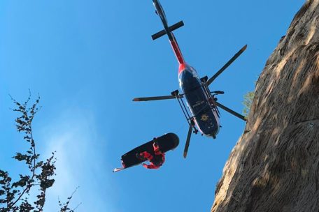 Spektakulärer Rettungseinsatz / Kletterer wird per Seilwinde aus schwer zugänglichem Gelände in Berdorf geborgen