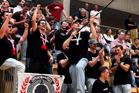Beim Espoirs-Finale der Sparta gab Philippe Arendt (mit Fahne) auf der Tribüne alles 