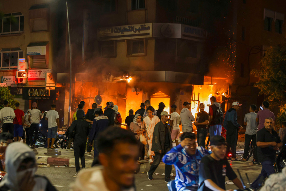 Marokko / Jugendproteste eskalieren: Tote, Verletzte und brennende Polizeiautos