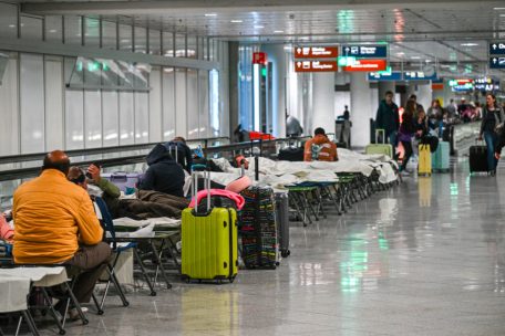 München / Drohnensichtungen am Flughafen – Knapp 3000 Passagiere stranden wegen abgesagter Flüge