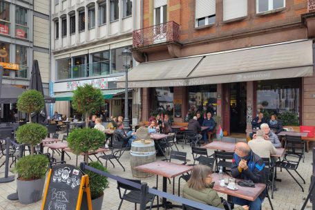 Ausverkauf oder Flaute? / So erlebten Geschäfts- und Restaurantbesitzer den Thronwechsel