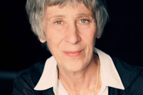 „Le Bel Obscur“ / Caroline Lamarche livre un roman rude et généreux sur une femme qui découvre bien plus que l’homosexualité de son mari