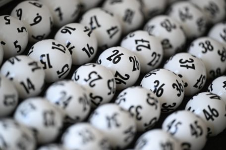 Deutscher Lotto-Glückspilz / Gewinner von 120 Millionen Euro kommt erst nach zwei Wochen in die Lottozentrale spaziert