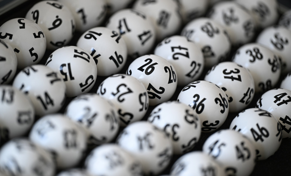 Deutscher Lotto-Glückspilz / Gewinner von 120 Millionen Euro kommt erst nach zwei Wochen in die Lottozentrale spaziert