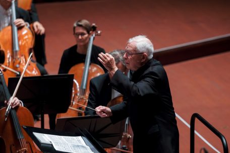 Bew&auml;ltigte das Konzert trotz hohen Alters im Stehen: Leopold Hager