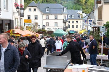 „Veiner Nëssmoort“ / Von Nussbrot bis Liköre: Am Sonntag steht Vianden wieder kopf