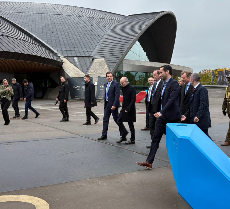 Tour de France / Grand Départ und drei Etappen in Luxemburg: Tour-Direktor Prudhomme hört sich Bewerbung in der Coque an