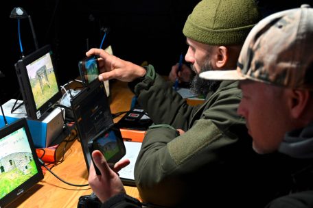 „Dies ist eine hybride Kriegsführung“ / Abgeordnete debattieren über russische Drohnen im EU-Luftraum