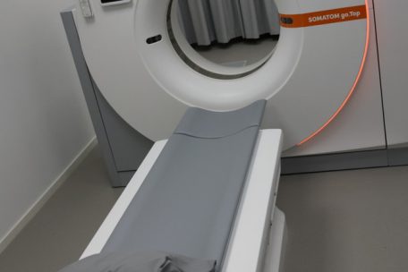 In den neuen Räumlichkeiten steht ebenfalls ein CT-Scanner