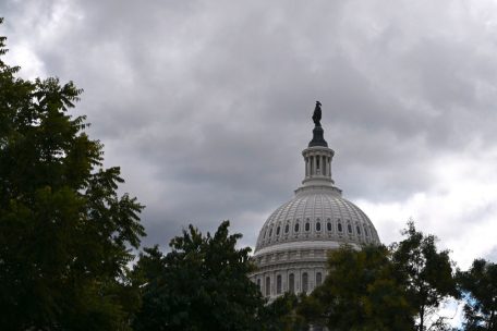 Washington / Haushaltssperre in den USA: Trump-Regierung feuert ihre Staatsangestellten