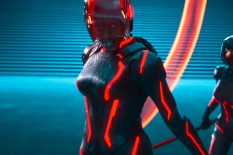 Futuristisches Design: Hinter dieser Maske verbirgt sich die Schauspielerin Jodie Turner-Smith