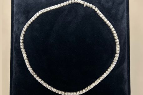Schmuggel / Schweizer Zollbeamte finden nicht deklarierte Diamantkette bei Luxemburger Fahrer