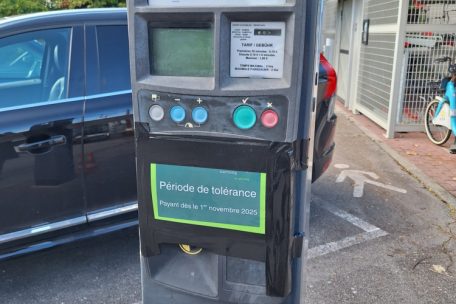 Der einzige Parkautomat in der rue de la Gare in Nörtzingen