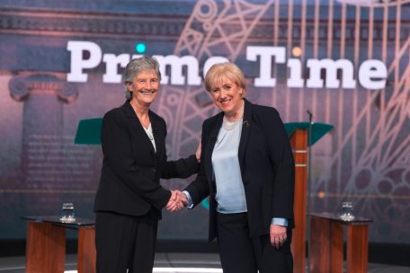 Irland / Anti-Amerika und anti-EU – eine Altlinke ist auf dem Weg in den Präsidentenpalast