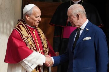 Erstmals seit 500 Jahren / Englischer König und Papst beten zusammen