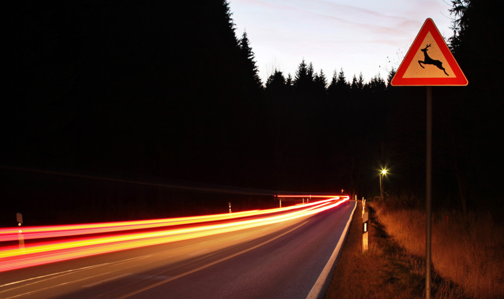 Risiken durch Zeitumstellung / Mit diesen Verkehrstipps starten Sie sicher in die dunkle Jahreszeit