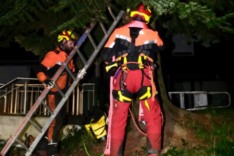 Kurz nach 7 geht’s los: Der Service Parcs der Ville de Luxemburg bereitet alles vor