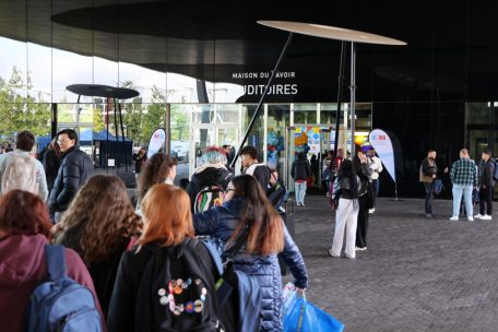 Bildung / Naturwissenschaften werden weiblicher, Wirtschaftswissenschften bleiben Spitzenreiter 