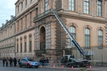 Nach Louvre-Diebstahl  / Polizei nimmt zwei Verdächtige fest