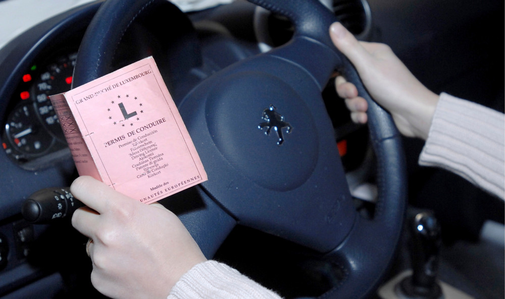 Alles bleibt wie bisher – vorerst / Das Weiterfahren mit dem rosa Führerschein bleibt bis 2033 erlaubt