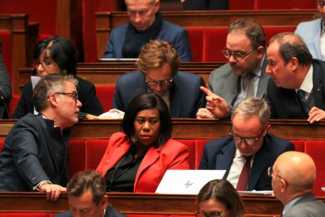 France / Le débat parlementaire sur le budget connaît des débuts complexes