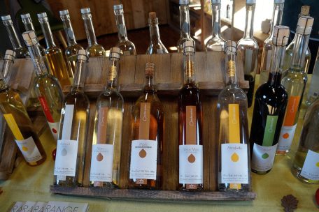 In die Brennblase kommt nahezu alles, was auf den heimischen Streuobstwiesen wächst