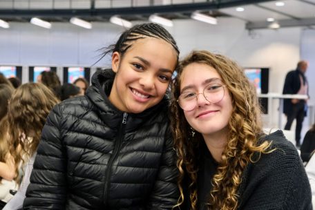 Shivany Monteiro Teixeira und Leyla Ribeiro aus der Klasse 7G an der EPSA