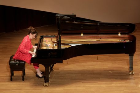 Alain spannt den Bogen / Bruch mit Klischees und Best-ofs: Yulianna Avdeeva und „Midi baroque“ in der Philharmonie