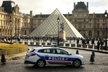 Frankreich / Zwei festgenommene mutmaßliche Louvre-Diebe gestehen zum Teil. Die Juwelen bleiben verschwunden