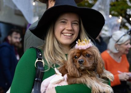 Events mit Wau-Effekt / Wenn Luxemburgs Hunde Yoga-Studio, Kino und Co. erobern