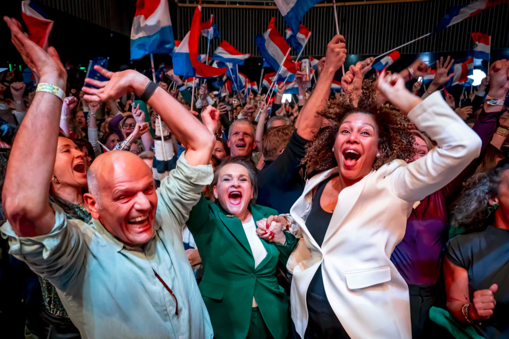Niederlande / Neue Hochrechnung: Wilders und Linksliberale gleichauf